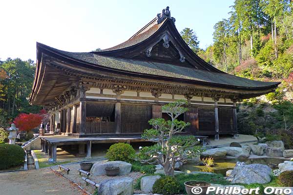 Zensuiji Hondo main hall
Keywords: shiga konan zensuiji tendai buddhist temple national treasure autumn fall leaves