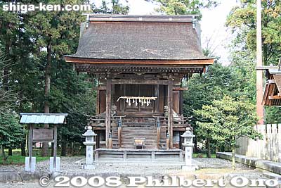 Kora Shrine's Gonden Hall is believed to date from the early Edo Period.
Keywords: shiga kora-cho town amago kora shrine shinto jinja