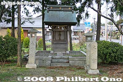 Small shrine near the entrance to Shimonogo.
Keywords: shiga kora-cho town shimonogo