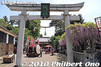 Torii to Zaiji Hachiman Shrine,  the birthplace of Todo Takatora (1556-1630). Since 1998, the Takatora Summit has been held once every two years in one of four places (Kora, Tsu and Iga in Mie, and Imabari, Ehime) having a close connection with Takatora.
Keywords: shiga kora-cho takatora summit festival 