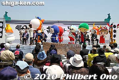 Takatora Park was the main venue for the Takatora Summit. The first program started at 11 am and they introduced official mascots from Takatora-related cities.
Keywords: shiga kora-cho takatora summit festival 