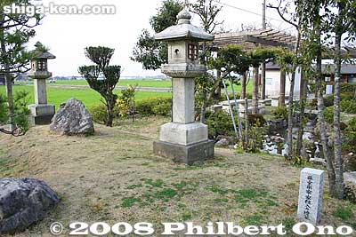 Stone lanterns with the Todo family crest.
Keywords: shiga kora-cho zaiji takatora park