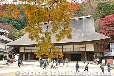 Eigenji Hondo temple hall. Built in 1765.
Keywords: shiga higashiomi eigenji autumn zen rinzai temple