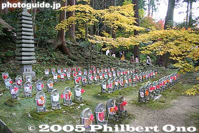More Jizo statues
Keywords: shiga prefecture hatasho-cho koto sanzan kongorinji temple fall autumn colors kotosanzan