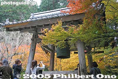Temple bell
Keywords: shiga prefecture hatasho-cho koto sanzan kongorinji temple fall autumn colors japantemple kotosanzan
