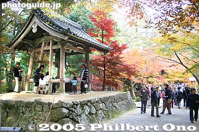 Temple bell
Keywords: shiga prefecture kora-cho koto sanzan saimyoji temple fall autumn colors kotosanzan