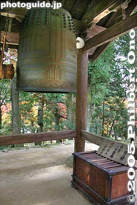 Temple bell, donate 50 yen to ring it
Keywords: shiga prefecture kora-cho koto sanzan saimyoji temple fall autumn colors kotosanzan