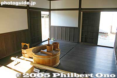Yudono bath room for warlords. The hot water was heated nearby and carried to this room. 湯殿



Keywords: shiga prefecture kusatsu honjin tokaido stage town