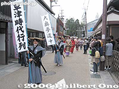 Kusatsu Shukuba Matsuri is held on April 29 to celebrate Kusatsu's history as a stage town on the Nakasendo and Tokaido Roads. The main highlight is this Kusatsu Jidai Gyoretsu procession from 11:45 am to 2 pm. This is the Tokaido Road.
Keywords: shiga kusatsu shukuba matsuri festival shigabestmatsuri