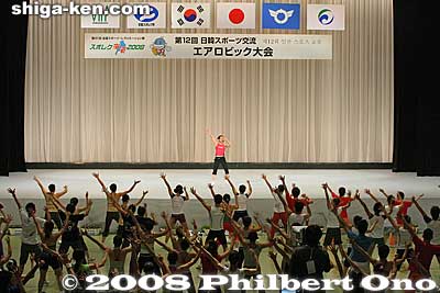 This one-hour joint aerobics session was called the "Memorial Program."
Keywords: shiga maibara sports recreation 2008 spo-rec aerobics tournament competition women girls athletes