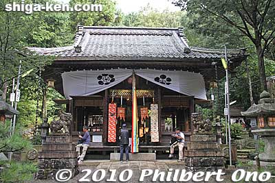 Yutani Shrine in Maibara, Shiga Prefecture. During the Edo Period, it received a number of gifts from the Ii clan in Hikone. 湯谷神社
Keywords: shiga maibara hikiyama kabuki floats matsuri festival boys