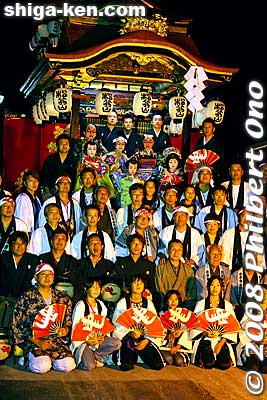 Group photo of Sho-ouzan float in Oct. 2008. 松翁山
Keywords: shiga maibara hikiyama kabuki floats matsuri festival boys