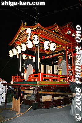 Also see [url=http://www.youtube.com/watch?v=YkNy7L7dkqU]my video at YouTube[/url].
Keywords: shiga maibara hikiyama kabuki floats matsuri festival boys 