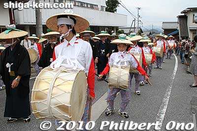 Keywords: shiga maibara ibuki-yama taiko drummers dancers festival matsuri 