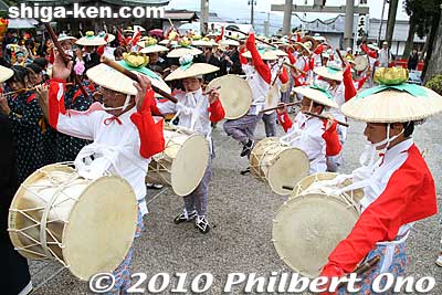 Keywords: shiga maibara ibuki-yama taiko drummers dancers festival matsuri