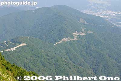 Ibukiyama Driveway carved on the side of the Ibuki mountain range.
Keywords: shiga maibara mt. ibukiyama mountain ibuki summit