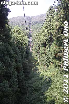 Going up Mt. Ibuki on the gondola.
Keywords: shiga maibara mt. ibukiyama mountain ibuki gondola