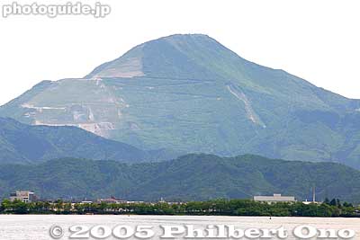 Mt. Ibuki as seen from Lake Biwa.
Keywords: shiga maibara mt. ibuki ibukiyama mountain