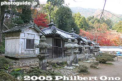 Tokugen-in is also famous for the graves of the Kyogoku Clan.
Keywords: shiga maibara kashiwabara-juku nakasendo shukuba 