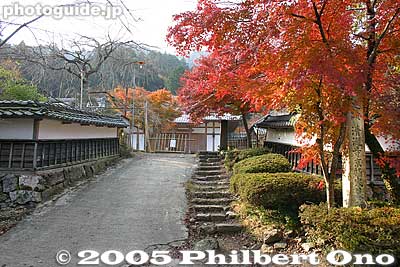 Entrance to Kiyotaki Tokugen-in temple.
Keywords: shiga maibara kashiwabara kiyotaki tokugen-in temple kyogoku clan fall foliage autumn leaves