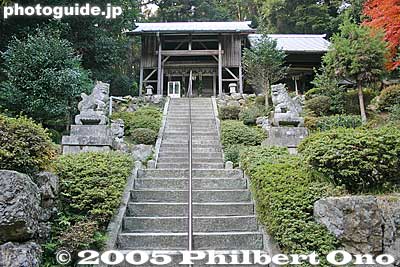 Keywords: shiga maibara kashiwabara kiyotaki tokugen-in temple kannon stone statuesfall foliage autumn leaves shrine