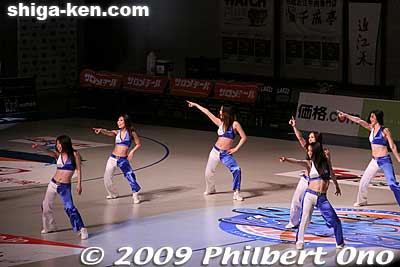 Shiga LakeStars cheerleaders.
Keywords: shiga maibara lakestars basketball game bj-league cheerleaders