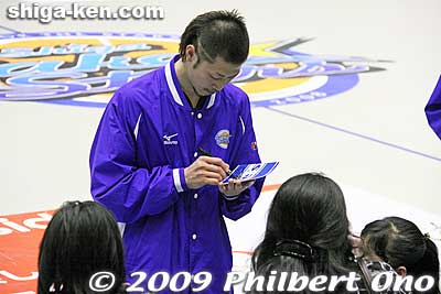 Autographs
Keywords: shiga maibara lakestars basketball game 