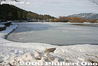 Mishima Pond is adjacent to the Green Park Santo recreational park. The nearest train station is Omi-Nagaoks on the JR Tokaido Line. Take a bus.
Keywords: shiga maibara mishima pond snow mt. ibuki mountain