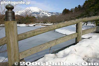 Bridge in the middle of the pond leading to a stone lantern.
Keywords: shiga maibara mishima pond snow mt. ibuki mountain