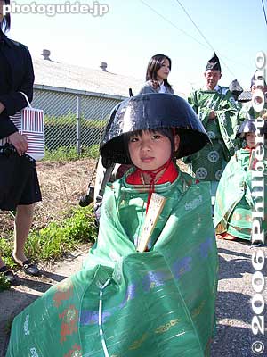 Girl with nabe-kanmuri helmet, Nabe-kanmuri Matsuri, Maibara, Shiga Pref. Known as one of Shiga's more unusual festivals.
Keywords: shiga maibara nabe-kanmuri matsuri festival japanchild shigabestmatsuri