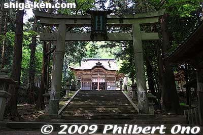 Hinade Shrine is dedicated to a god called Sukunahikona-no-Mikoto and Okinaga-sukuneo. 少毘古名命（すくなひこなのみこと）・息長宿禰王（おきながすくねおう）[url=http://goo.gl/maps/W7dYm]MAP[/url]
Keywords: shiga maibara hinade jinja shrine