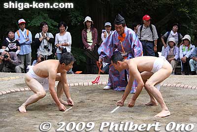 A few more matches by the men were held.
Keywords: shiga maibara hinade jinja shrine sumo festival matsuri 