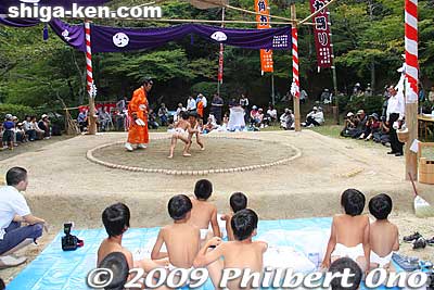 Keywords: shiga maibara hinade jinja shrine sumo festival matsuri dance children boys