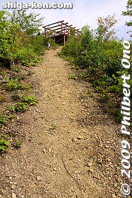 The lookout deck in view at the end of the trail.
Keywords: shiga maibara hinade-yama mountain 