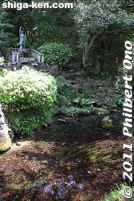 Yamato Takeru was a legendary prince and warrior who traveled a lot and defeated his enemies. However, he met his demise at Mt. Ibuki when he battled an evil god disguised as a white boar.
Keywords: shiga maibara samegai-juku stage post town nakasendo road shukuba