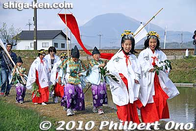 Keywords: shiga maibara sakata Shinmeigu Shrine keri yakko-buri yakko-furi daimyo procession parade festival matsuri omiko maidens shigabestmatsuri