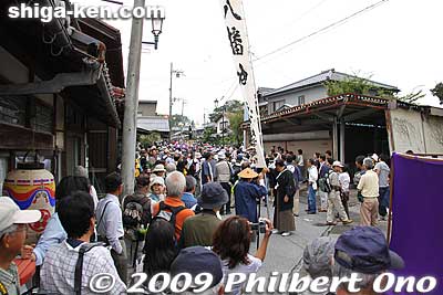 The procession started at the Otabisho on a narrow road near Akiba Shrine. Just follow the crowd or the sound of the drums/bells.
