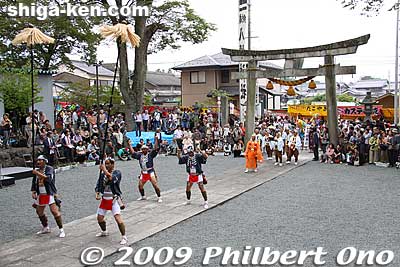 Keywords: shiga maibara suijo hachiman shrine yakko-furi matsuri festival painting 