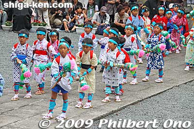 Keywords: shiga maibara suijo hachiman shrine matsuri festival children 