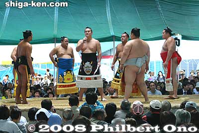 Singing sumo jinku songs. 相撲甚句
Keywords: shiga maibara sumo exhibition tournament wrestlers rikishi ozumo maibarasumo