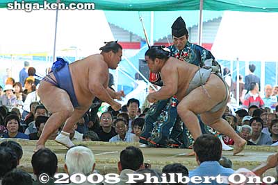 Tosanoumi
Keywords: shiga maibara sumo exhibition tournament wrestlers rikishi ozumo