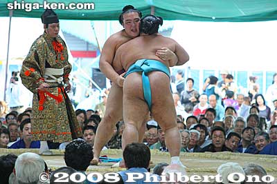 Kisenosato
Keywords: shiga maibara sumo exhibition tournament wrestlers rikishi ozumo