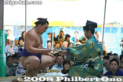 Ama is the winner. In Nov. 2008, he was promoted to Ozeki and was renamed Harumafuji.
Keywords: shiga maibara sumo exhibition tournament wrestlers rikishi ozumo
