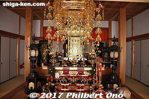 Altar inside Tokugen-in temple's Hondo main hall.
Keywords: shiga maibara kashiwabara kiyotaki tokugenin tendai buddhist temple