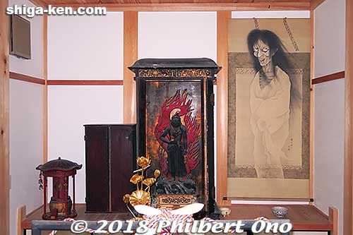The famous "ghost scroll painting" by Shimizu Setsudo. The ghost seems like it's stepping out of the picture. The scroll is displayed only during certain months.
清水節堂（1876–1951） 幽霊図
Keywords: shiga maibara kashiwabara kiyotaki tokugenin tendai buddhist temple