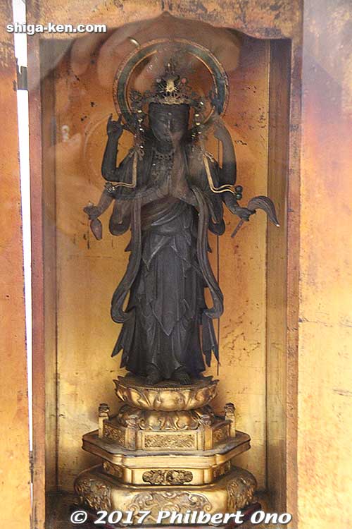 The Corridor displayed some objects of worship that were kept by Tokugen-in's secondary temples that were nearby. Those temples are no more, but these statues were saved.
Keywords: shiga maibara kashiwabara kiyotaki tokugenin tendai buddhist temple