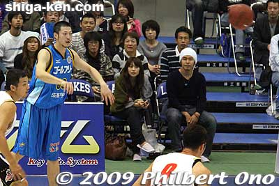 Kojima Yuta #03 passing the ball.
Keywords: shiga moriyama lakestars pro basketball game bj-league Osaka Evessa