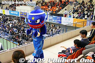 Magnee in the stands.
Keywords: shiga moriyama lakestars pro basketball game bj-league Osaka Evessa