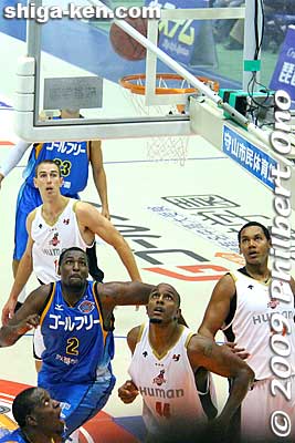 Going for the rebound.
Keywords: shiga moriyama lakestars pro basketball game bj-league Osaka Evessa
