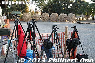 Photographers stake their place hours before the festival started. The prime viewing spots were already taken by 4 pm.
Keywords: shiga moriyama katsube shinto shrine fire festival matsuri